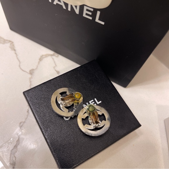 Authentic Chanel clip on turnlock earrings silver - Picture 3 of 6